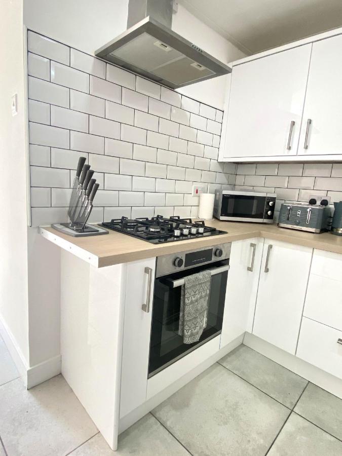 2 Bed Town Centre Nr Theatre Free Park Wi-Fi & Garden Aylesbury (Buckinghamshire) Exterior foto
