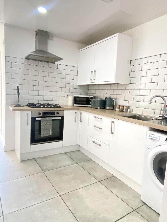2 Bed Town Centre Nr Theatre Free Park Wi-Fi & Garden Aylesbury (Buckinghamshire) Exterior foto
